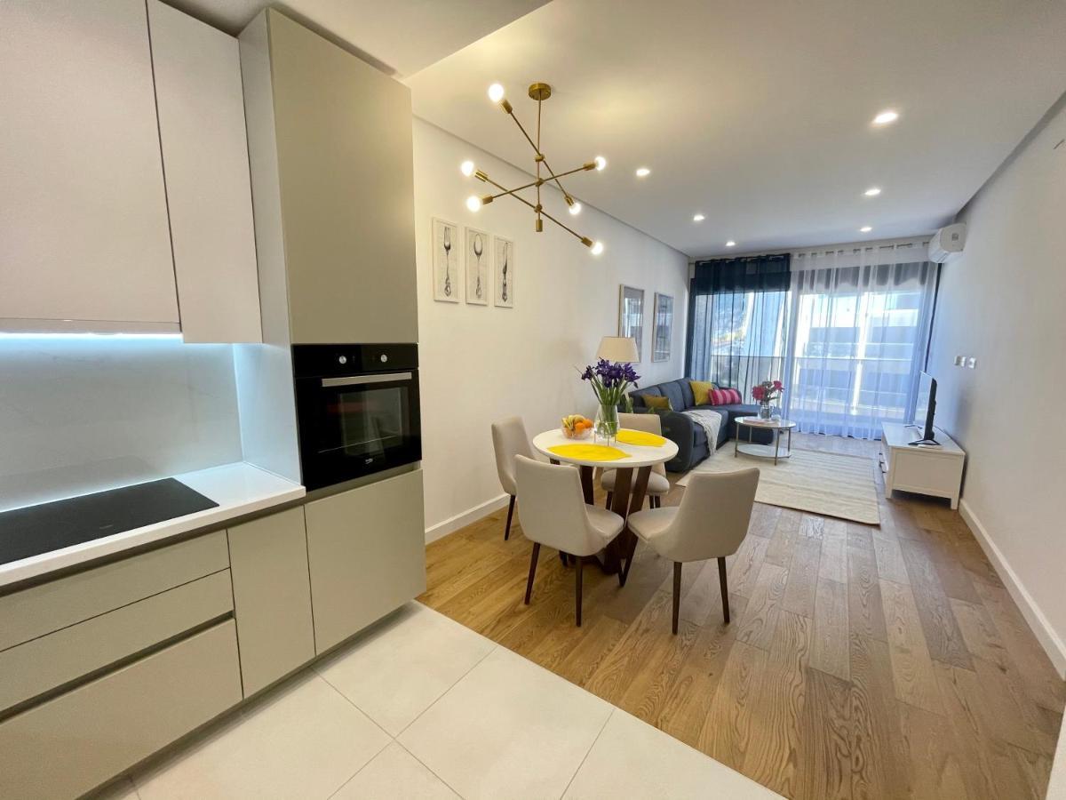 Suncoast Suites Бар Экстерьер фото