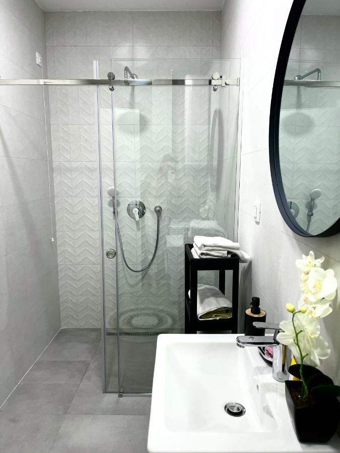 Suncoast Suites Бар Экстерьер фото