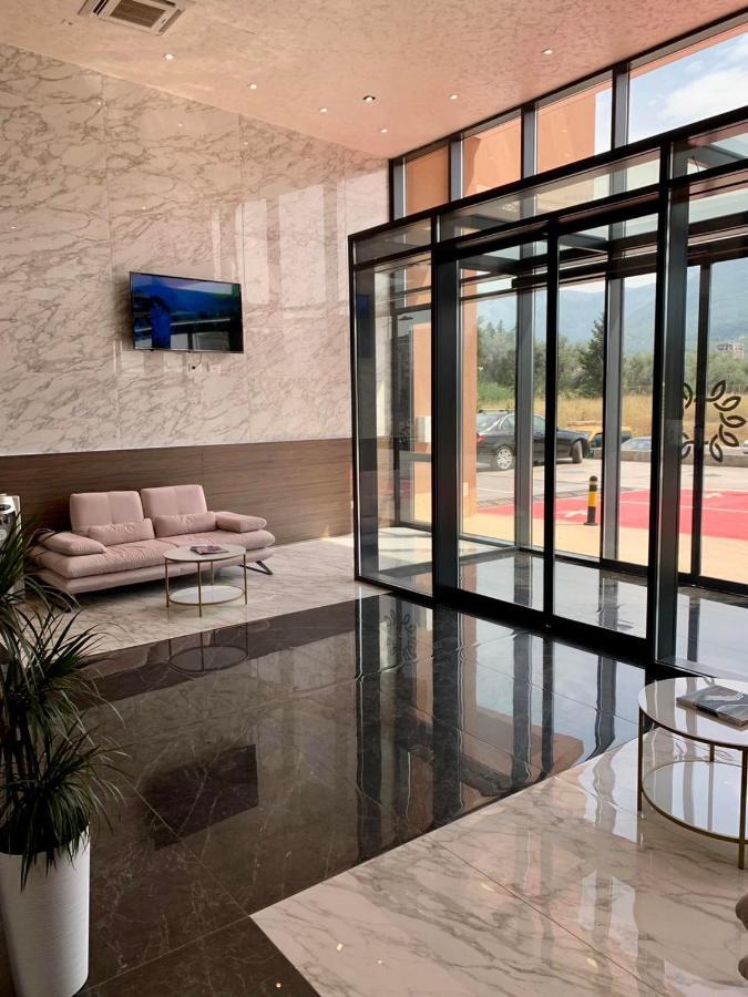 Suncoast Suites Бар Экстерьер фото